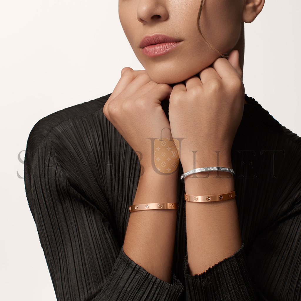 CARTIER BRACELET LOVE, MODÈLE CLASSIQUE, BRUSHED FINISH BROSSÉE, 4 DIAMANTS B6080017